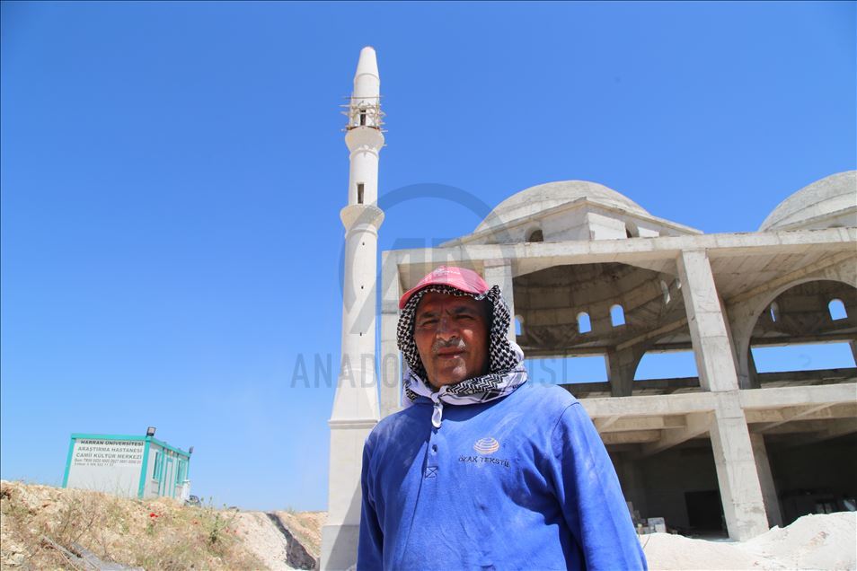Majstor Mustafa u Turskoj godinama gradi minarete od kamena 