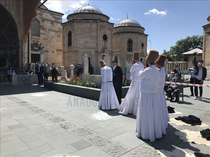 Mevlana Müzesi 2,5 ayın ardından sema gösterisiyle ziyarete açıldı