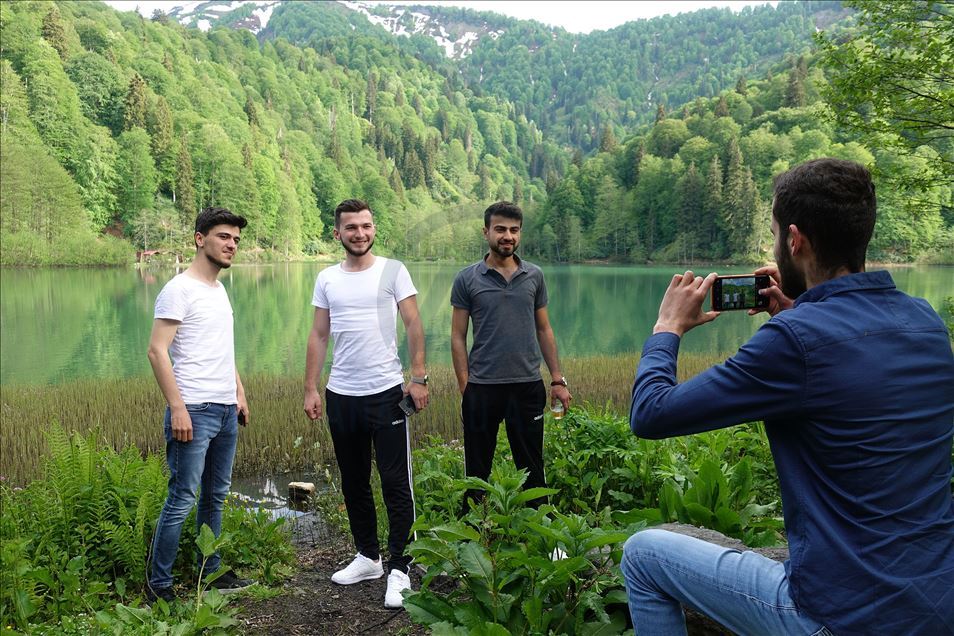 Doğa harikası Borçka Karagöl'de Kovid-19 sessizliği sona erdi