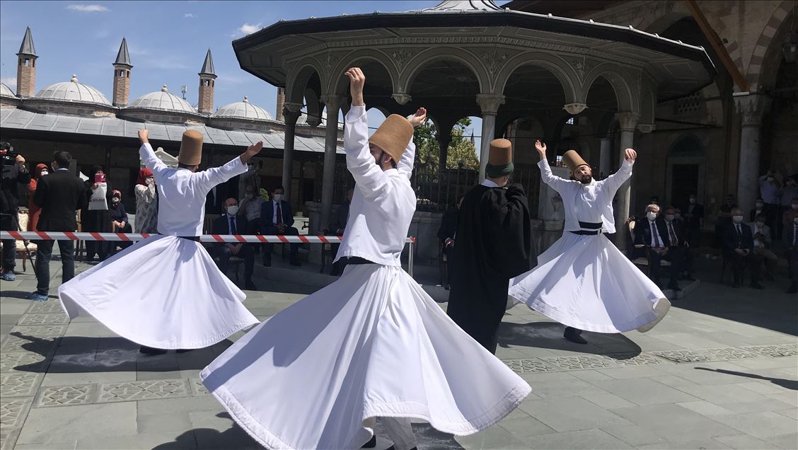 Mevlana Müzesi 2,5 ayın ardından sema gösterisiyle ziyarete açıldı