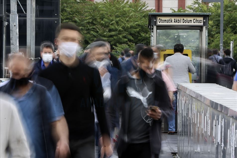 İki günlük kısıtlamanın ardından İstanbul güne hareketli başladı