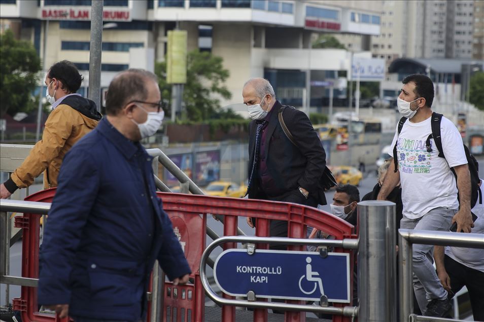 İki günlük kısıtlamanın ardından İstanbul güne hareketli başladı