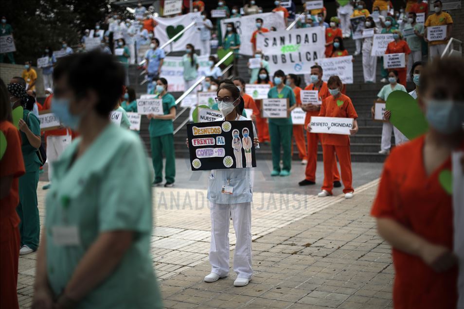 İspanya'da sağlık çalışanlarının eylem yaptı