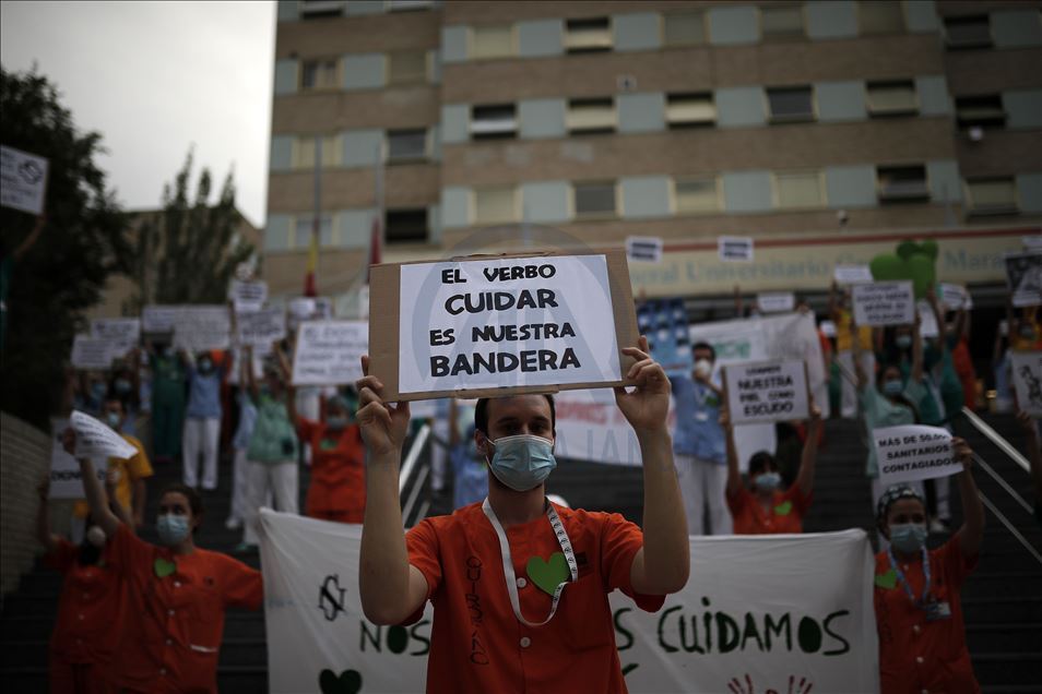 İspanya'da sağlık çalışanlarının eylem yaptı
