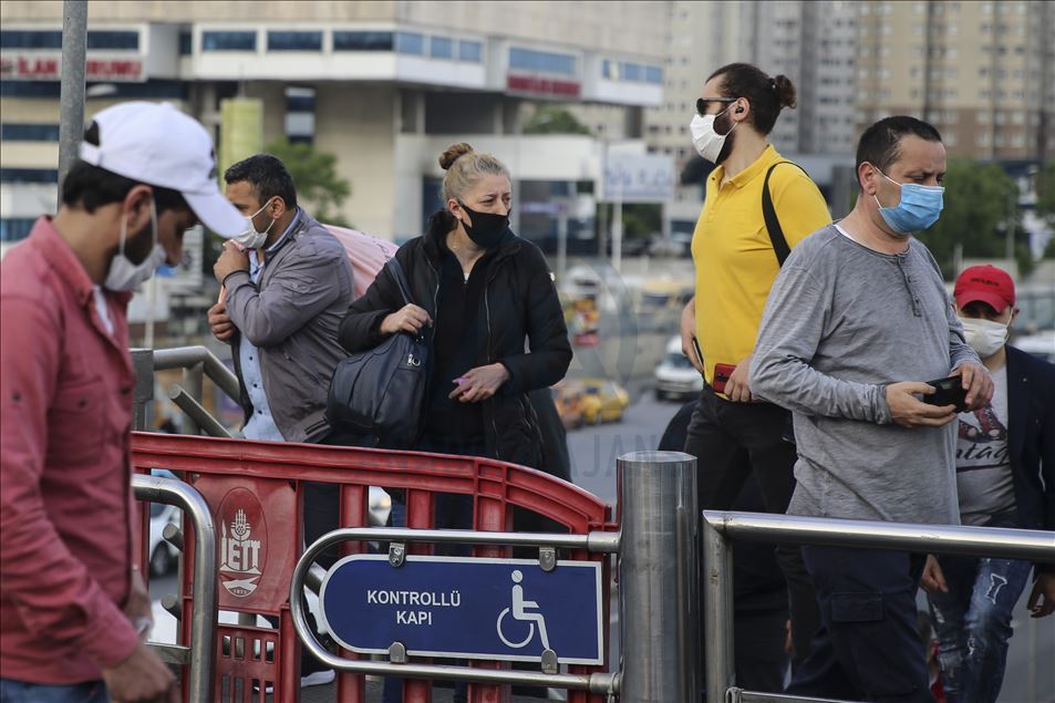 İki günlük kısıtlamanın ardından İstanbul güne hareketli başladı