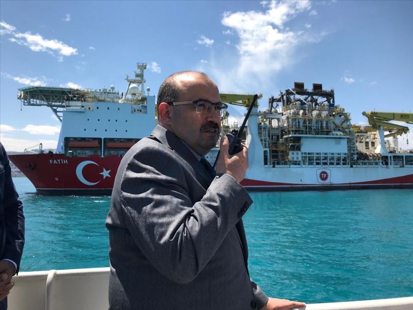 Türkiye'nin ilk yerli sondaj gemisi "Fatih" Trabzon'a geldi