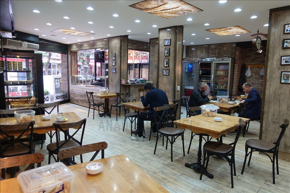Restoran ve kafeler yeniden açıldı