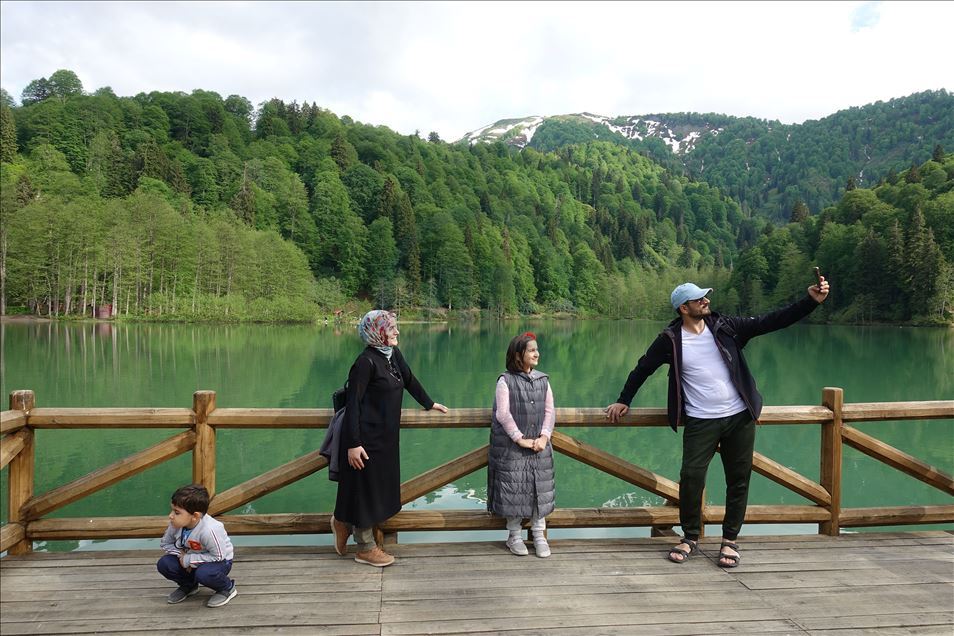 Doğa harikası Borçka Karagöl'de Kovid-19 sessizliği sona erdi