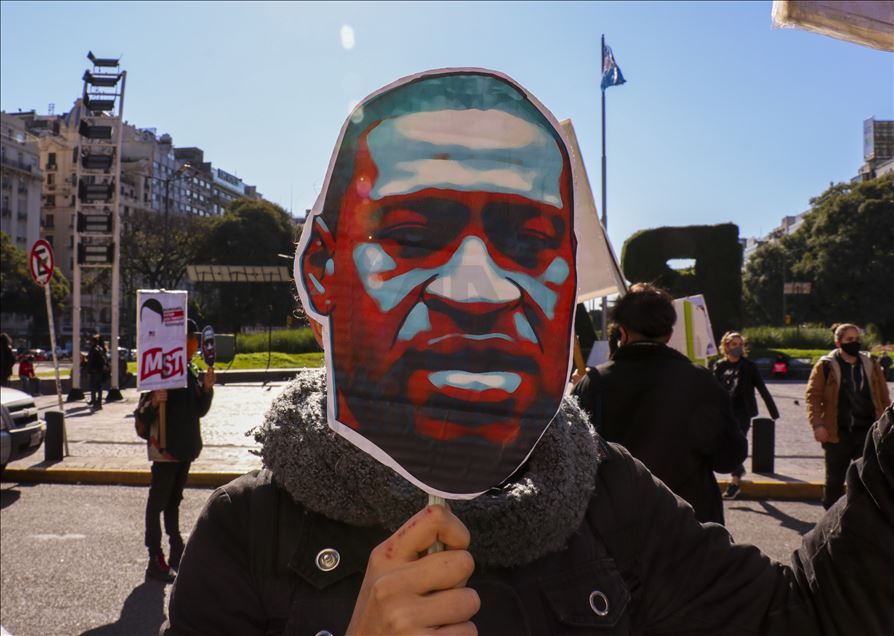 ABD'de polis şiddetiyle ölen Floyd için Arjantin'de gösteri
