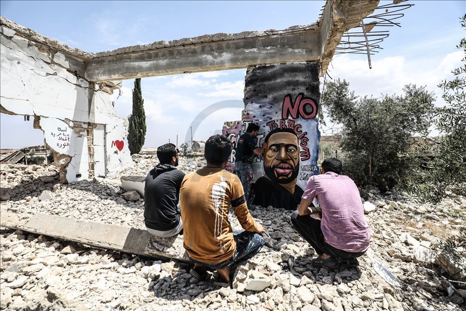 Lik Georgea Floyda na zidinama razorenog Idliba