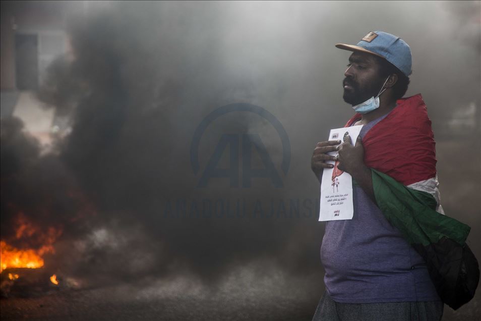 طالب محتجون في العاصمة السودانية ا