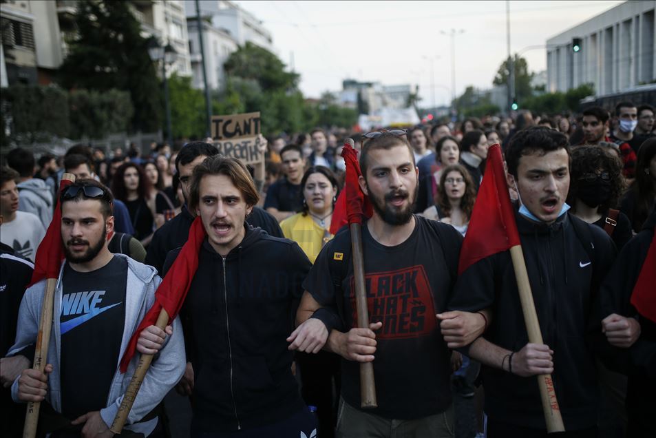 Yunanistan'da George Floyd için düzenlenen gösteride çatışma çıktı