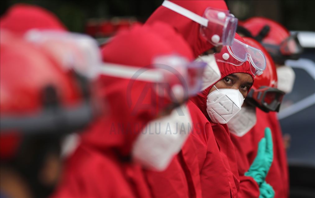 Rumah ibadah di Indonesia didesinfeksi untuk menyambut 'normal baru'