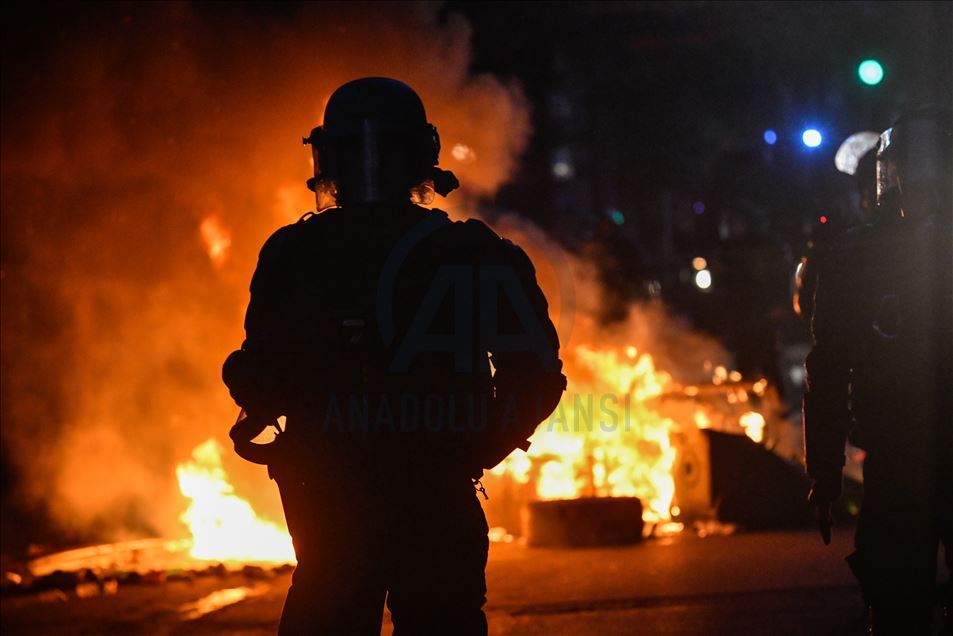 Fransa'da polis şiddetinin protesto edildiği gösteri olaylı sona erdi