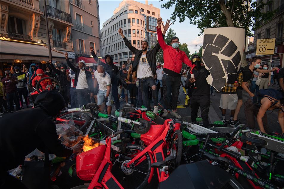 The Adama Traoré collective demonstrated infront of the TGI of Paris