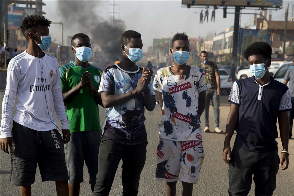 طالب محتجون في العاصمة السودانية ا