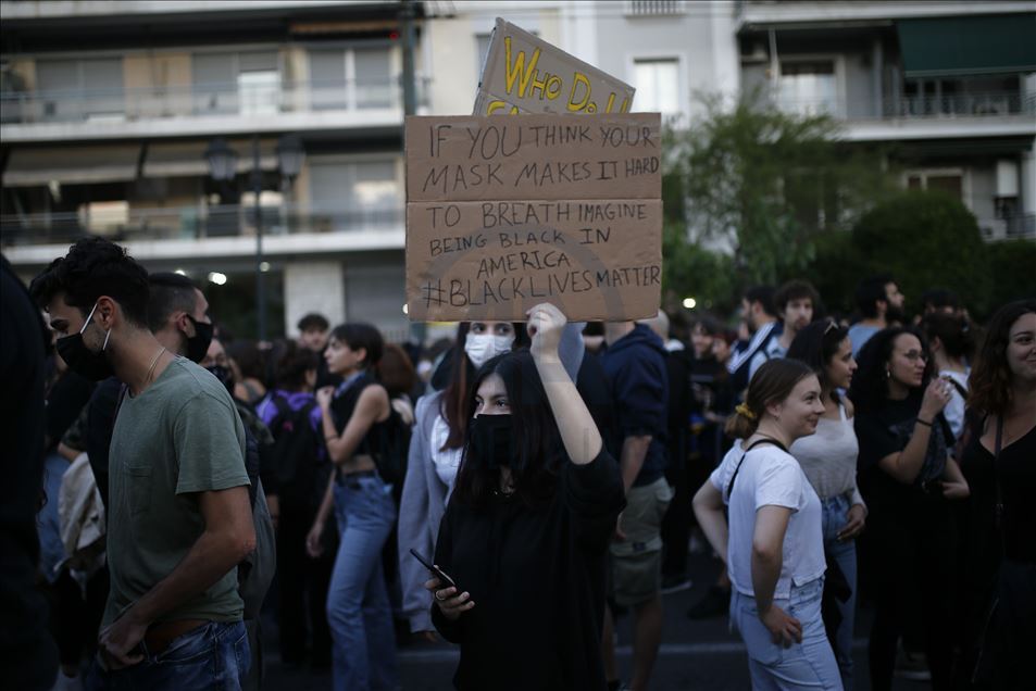 Yunanistan'da George Floyd için düzenlenen gösteride çatışma çıktı