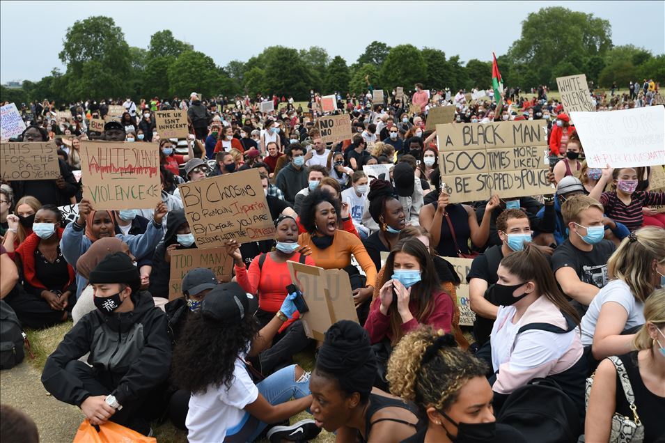 ABD'de polis şiddetiyle ölen Floyd için Londra'da gösteri düzenlendi