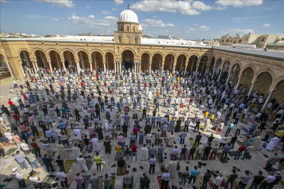 Tunus'ta aylar sonra ilk cuma namazı


