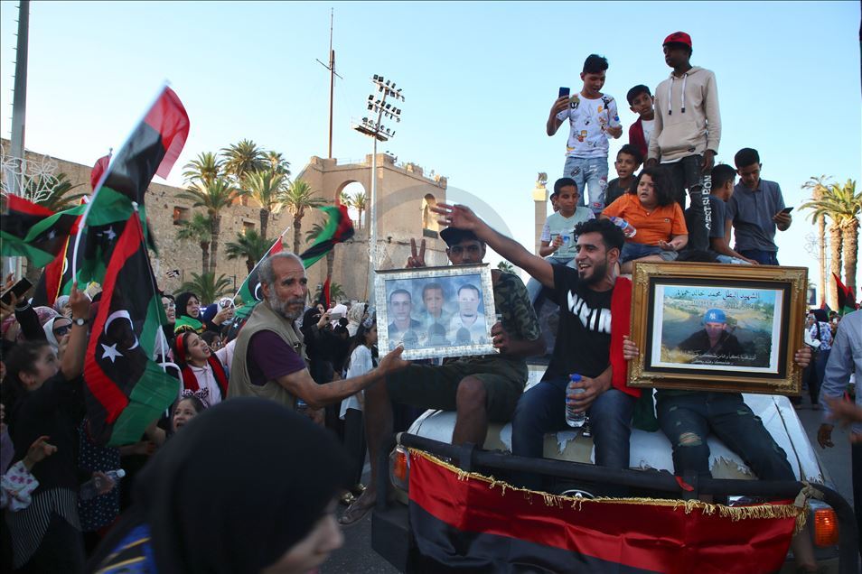 Libyalılar Terhune ve Beni Velid'in kontrol altına alınmasını kutladı