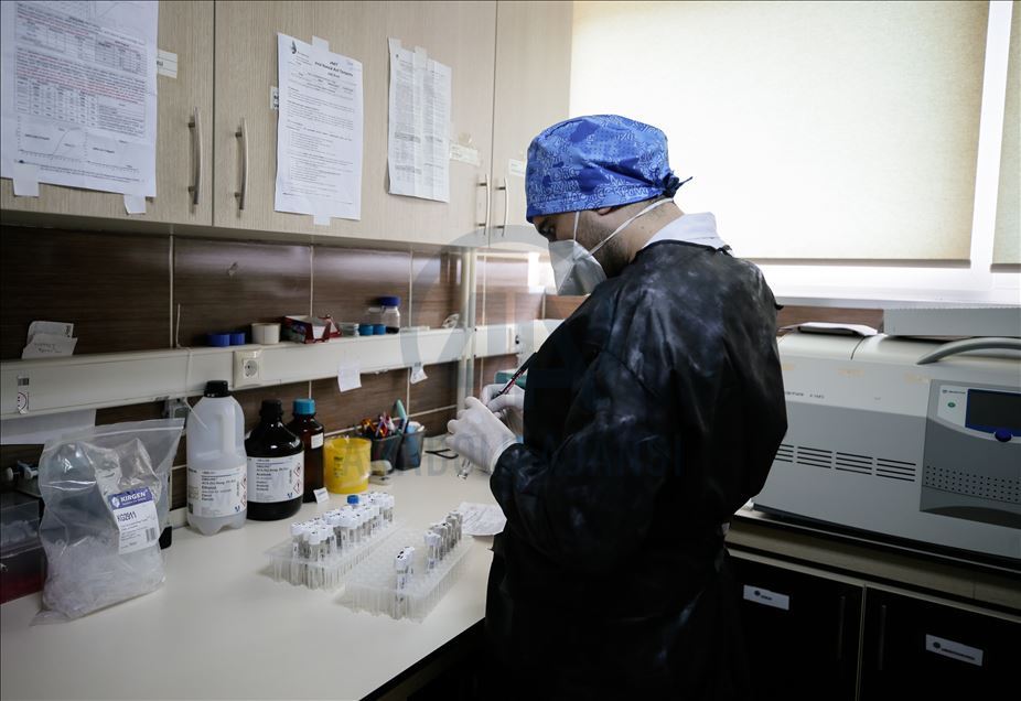 Kovid-19 testi yapan sağlık çalışanları tatil planı yapmıyor