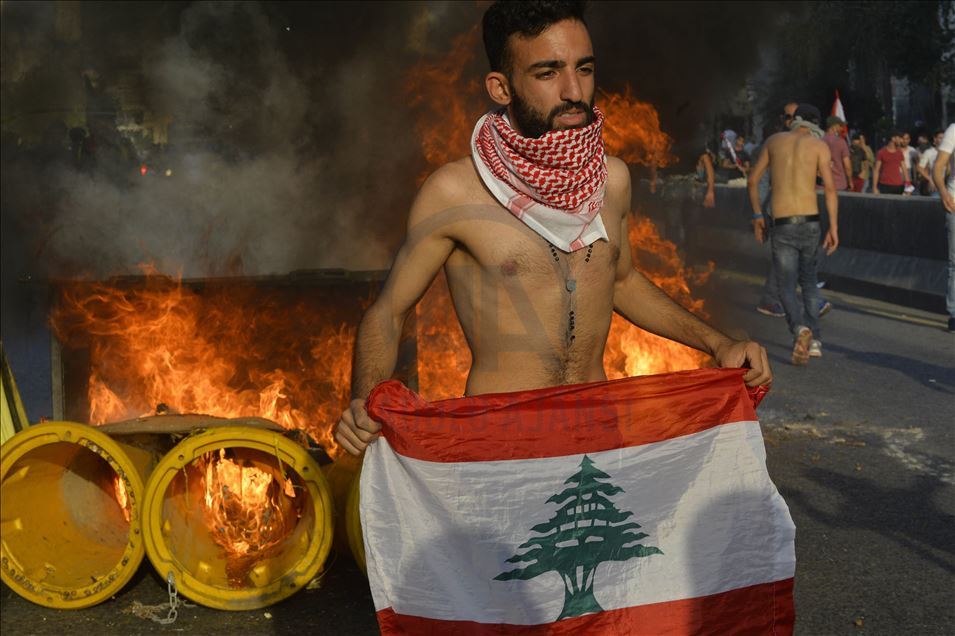Lübnan'da ekonomik krize karşı protestocular yeniden meydanlarda