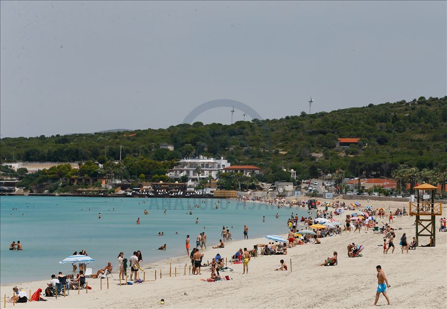 İzmir'de kısıtlamanın olmadığı hafta sonunda deniz keyfi
