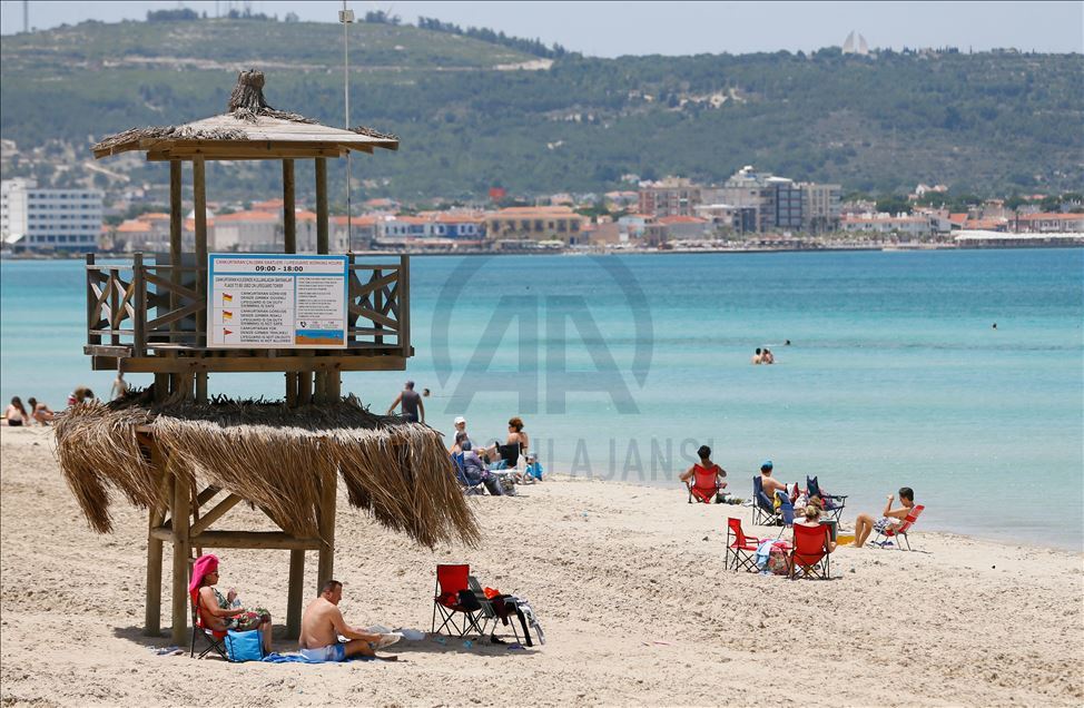 İzmir'de kısıtlamanın olmadığı hafta sonunda deniz keyfi