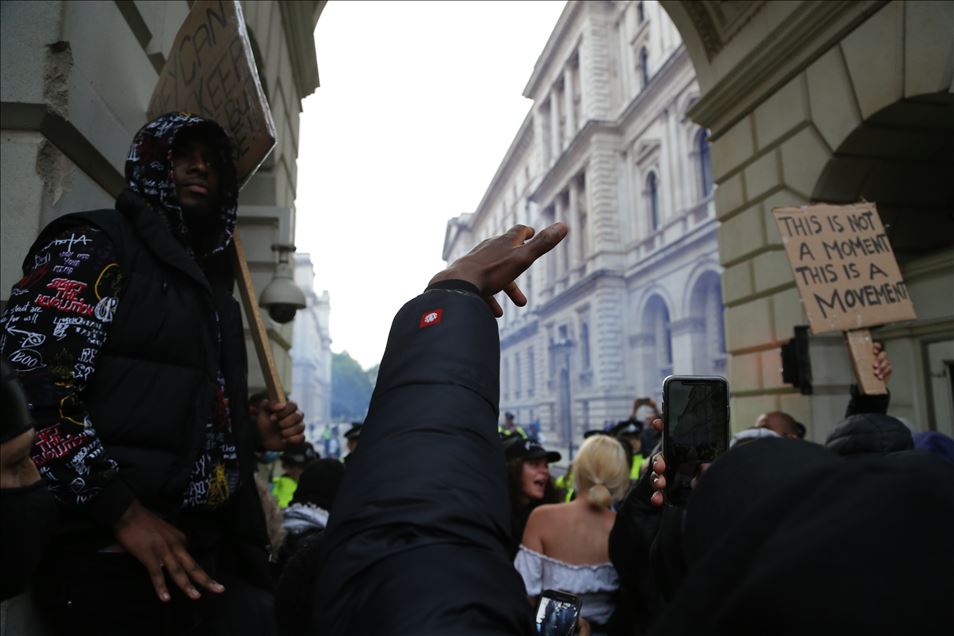Londër, përleshje mes protestuesve dhe policisë