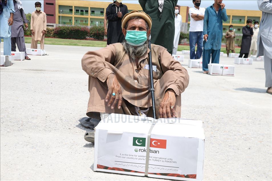 Roketsan'dan Türk Kızılay aracılığıyla 1000 Pakistanlı aileye gıda yardımı