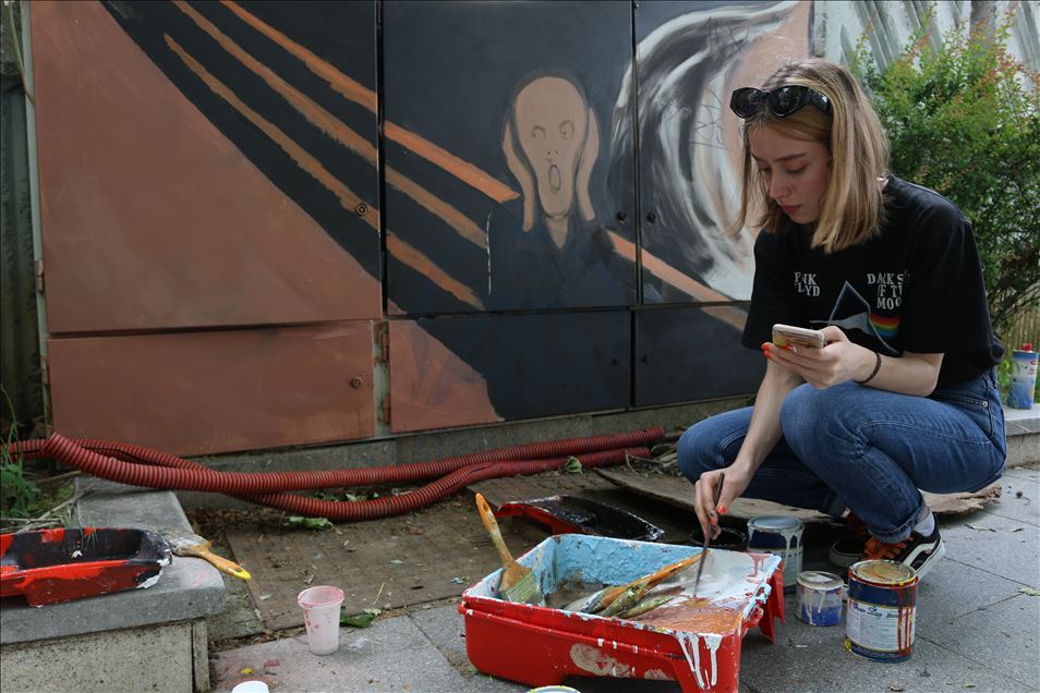 Projekti artistik “Beautiful Prishtina” zbukuron këndet e kryeqytetit kosovar