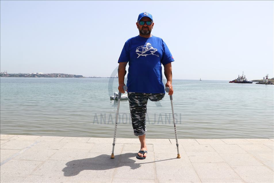 Denizlerin "tek bacaklı zıkpıncısı" azmiyle örnek oluyor