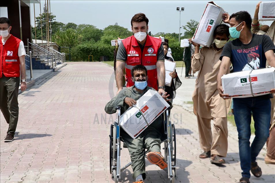 Roketsan'dan Türk Kızılay aracılığıyla 1000 Pakistanlı aileye gıda yardımı