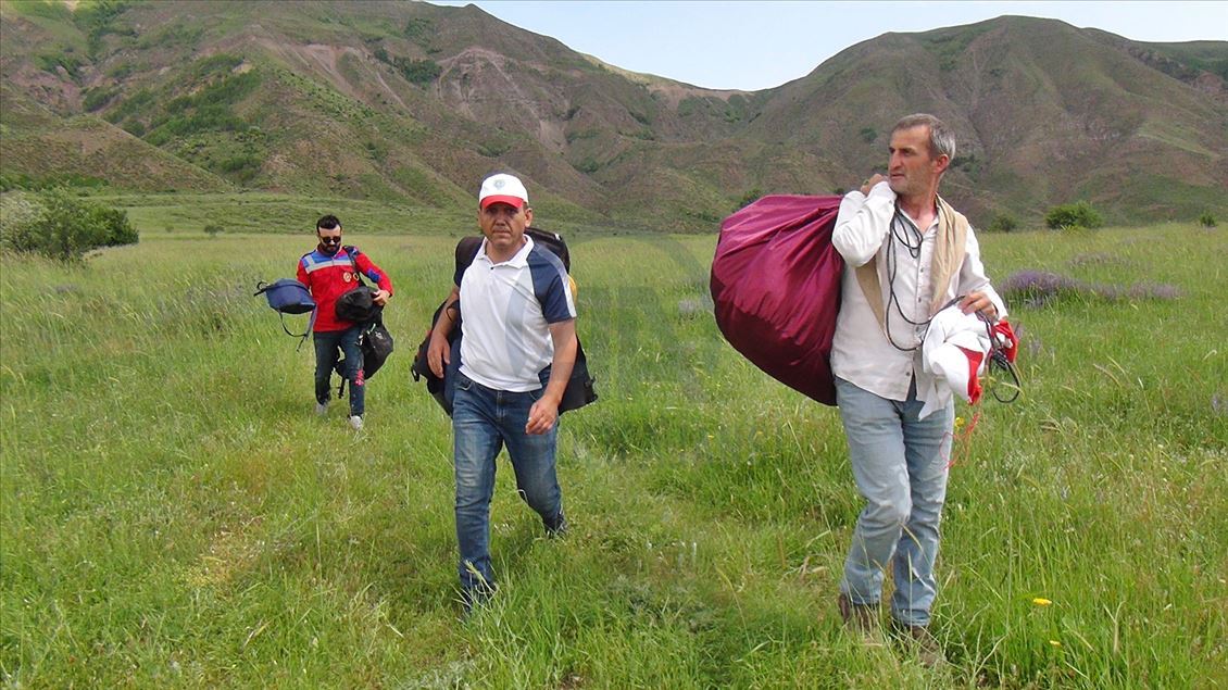 Bingöl'ün Şerafettin Dağlarında yamaç paraşütü keyfi
