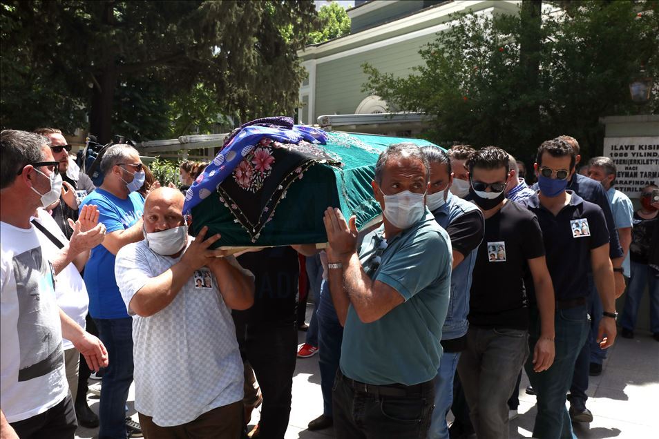 Oyuncu Ayşegül Atik son yolculuğuna uğurlandı