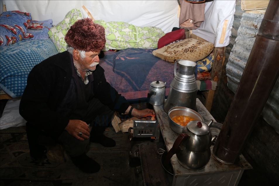 85 yaşındaki Süleyman dedenin bitmeyen çobanlık tutkusu
