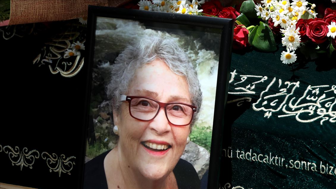 Oyuncu Ayşegül Atik son yolculuğuna uğurlandı