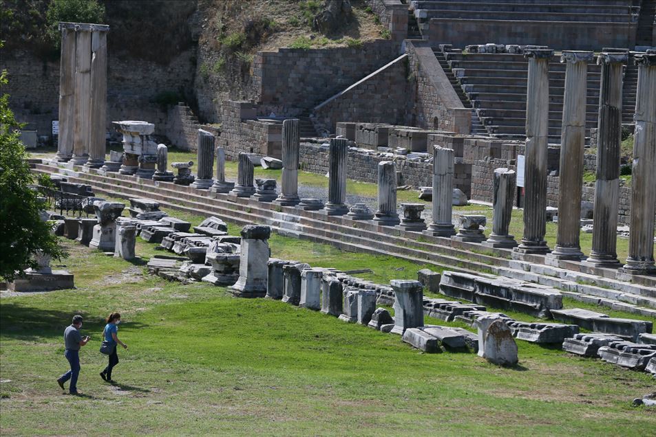 Turquía: el Acrópolis de Pérgamo reabre sus puertas durante la nueva normalización en Esmirna