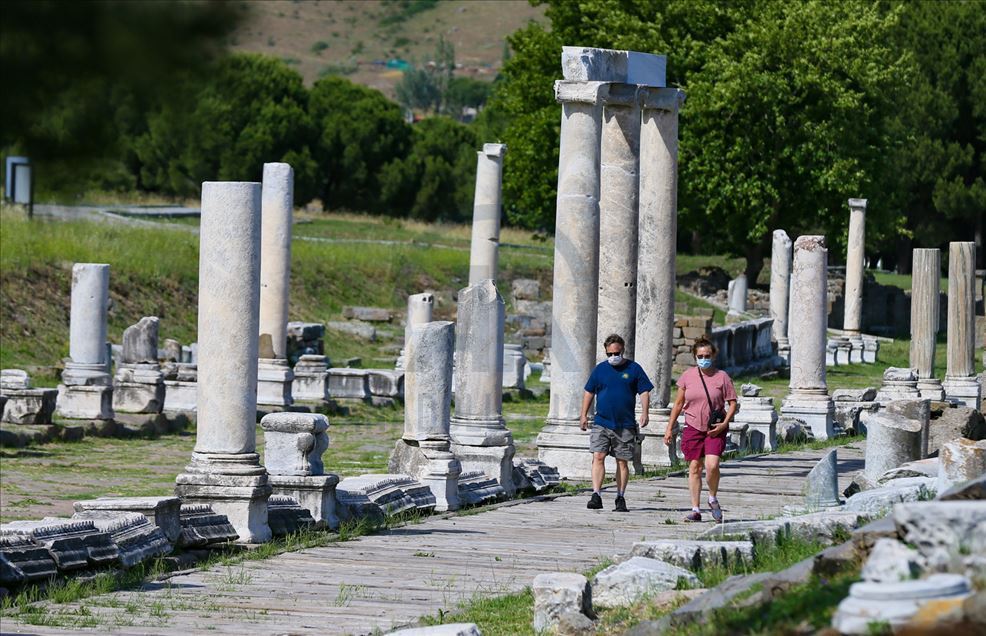 Turquía: el Acrópolis de Pérgamo reabre sus puertas durante la nueva normalización en Esmirna