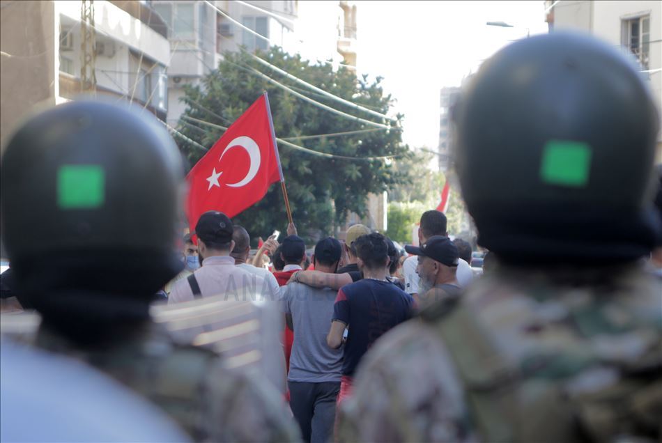 لبنان.. وقفة احتجاجية ببيروت تنديدا بإساءة إعلامي لتركيا
