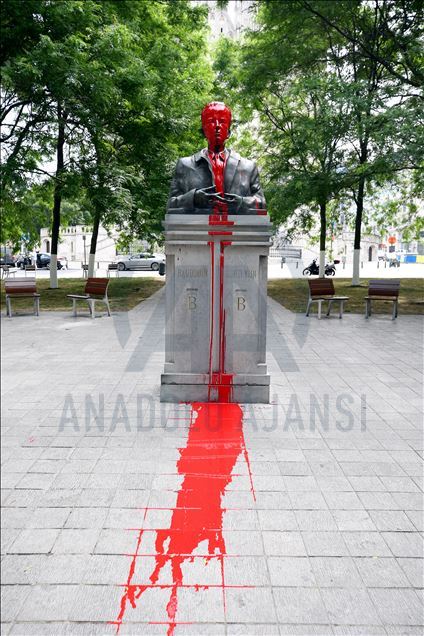 Statue of Belgian King Baudouin defaced in Brussels
