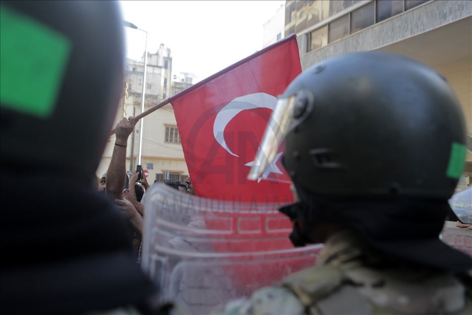 لبنان.. وقفة احتجاجية ببيروت تنديدا بإساءة إعلامي لتركيا