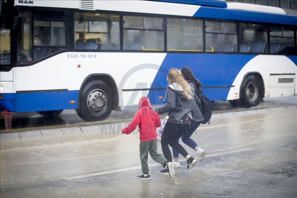 Ankara'da sağanak yağış etkili oldu