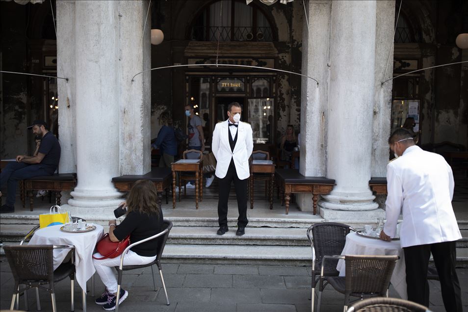 Venice opens to tourists