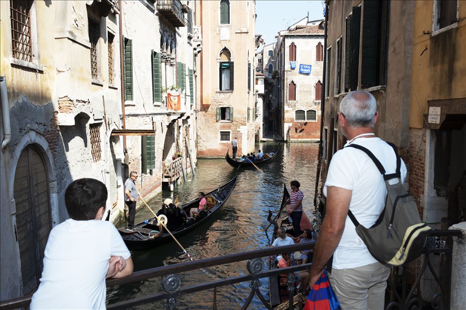 Venice opens to tourists