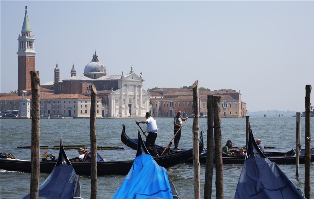 Venice opens to tourists