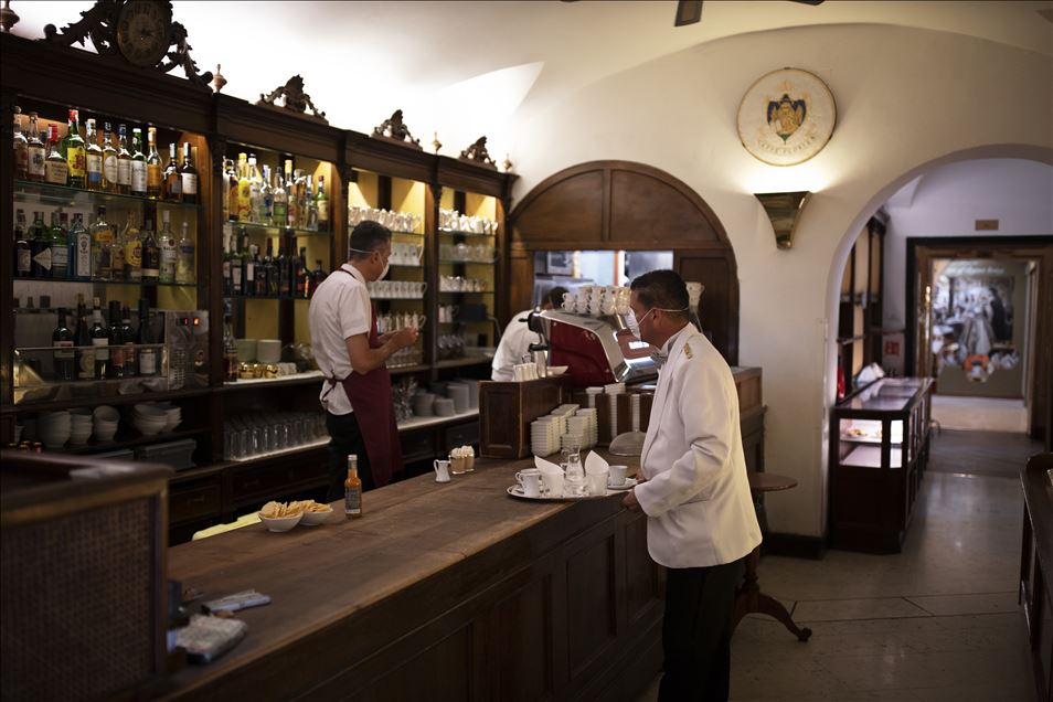 Venice opens to tourists
