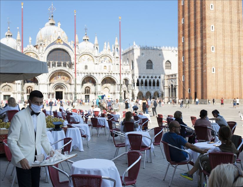 Venice opens to tourists