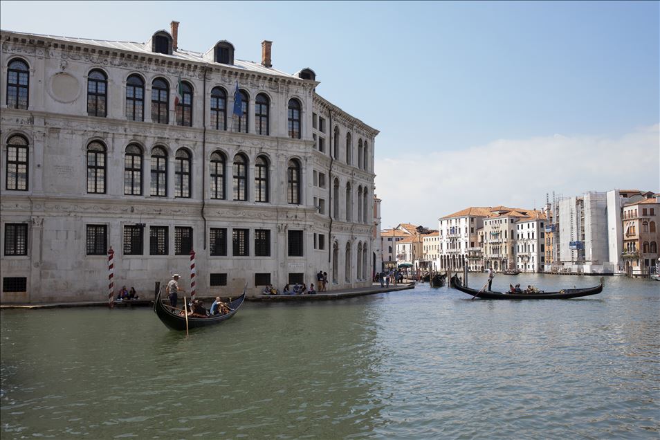 Venice opens to tourists