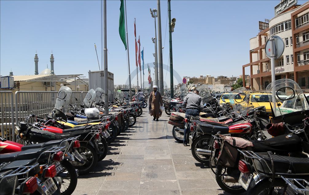 İran'da Kovid-19'un ortaya çıktığı Kum'da yasaklar kaldırılsa da halk, evden çıkmıyor
